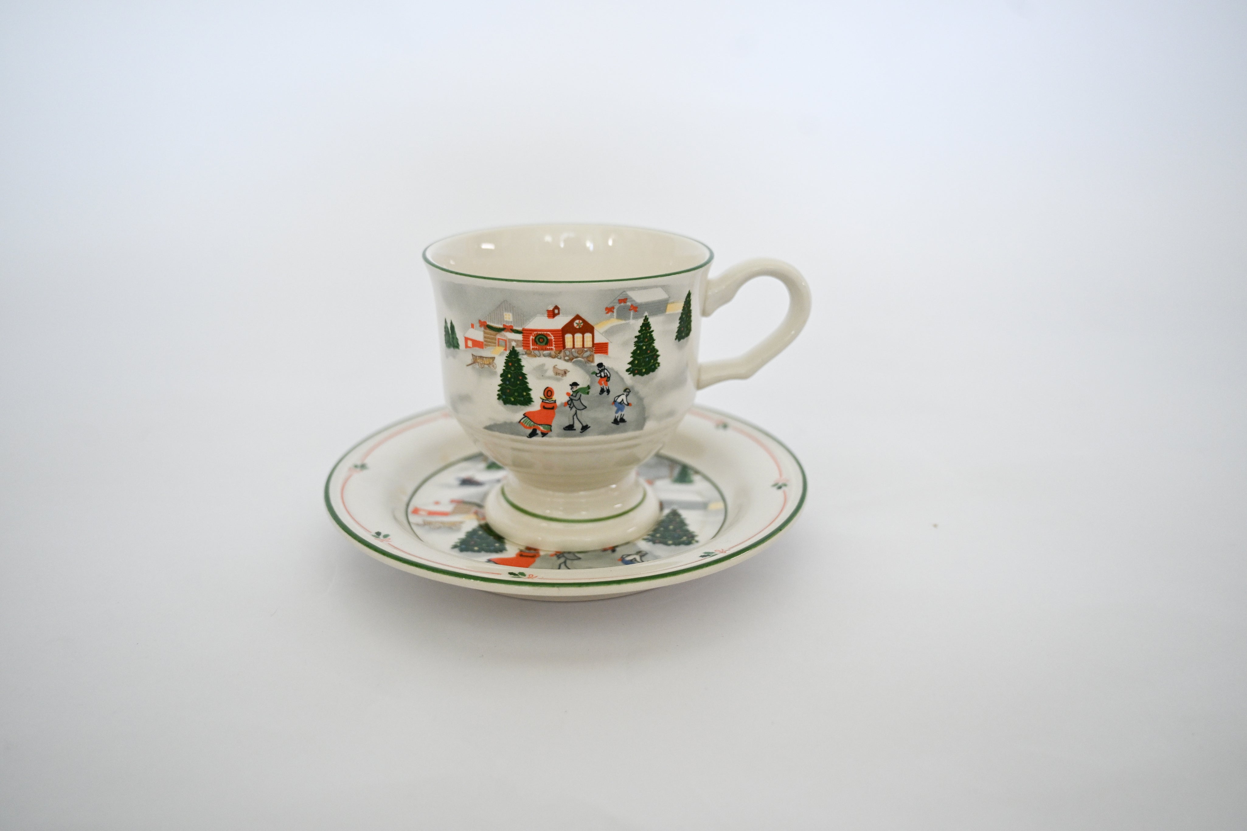 The Holly Teacup